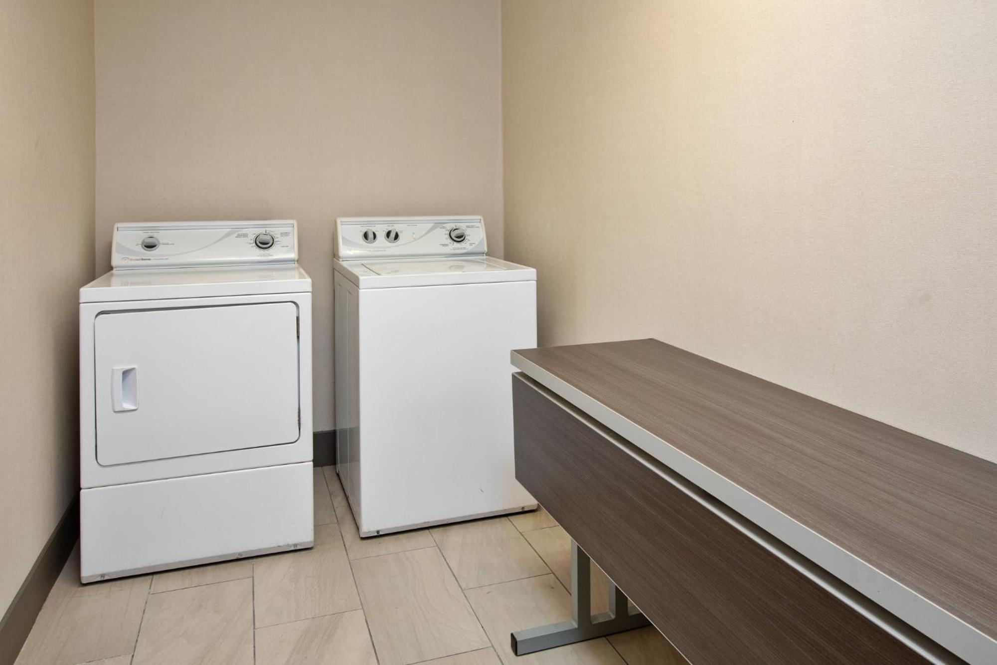 Holiday Inn Express Hotel & Suites - Sumter By Ihg Zewnętrze zdjęcie